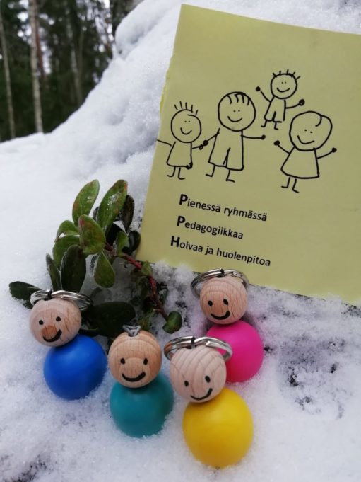 Perhepäivähoidon ideologiaa. Pienessä ryhmässä pedagogiikkaa sekä hoivaa ja huolenpitoa.