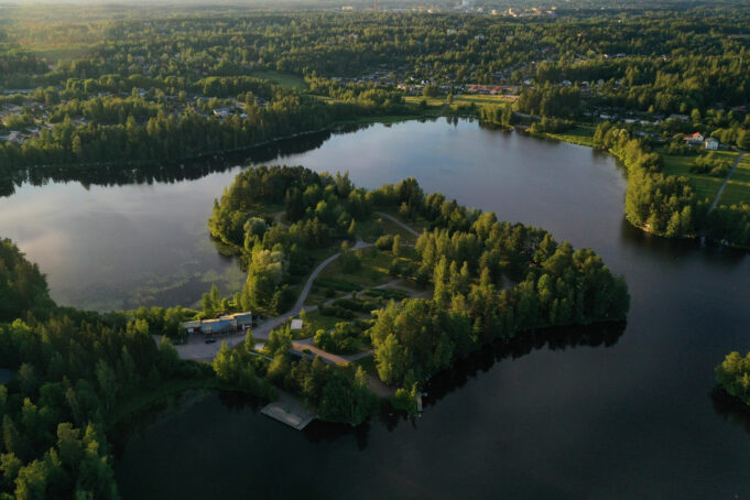 Viinikanniemen saarimainen alue Pyhäjärven rannalla.